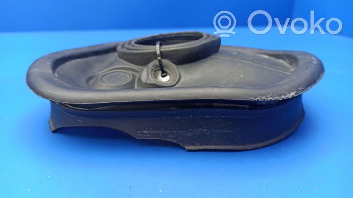 Mercedes-Benz C W204 Tappo cornice del serbatoio A0009982201