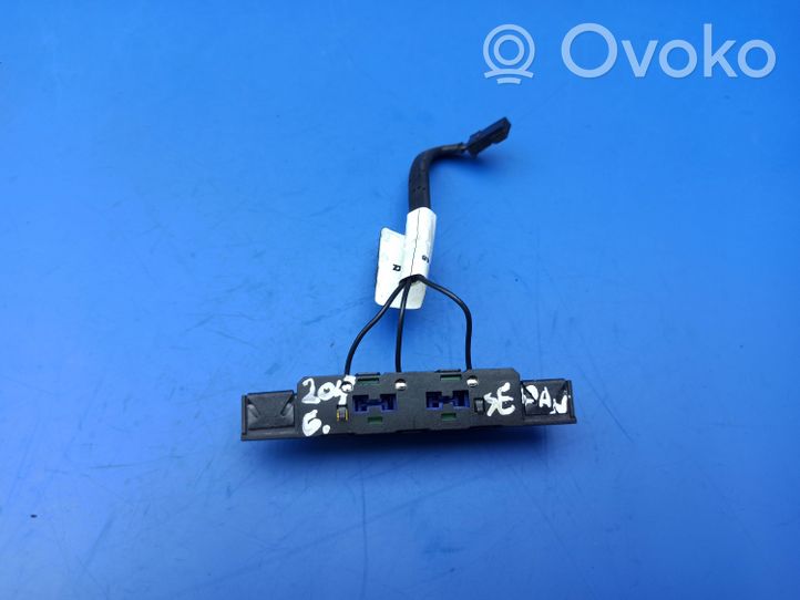 Mercedes-Benz C W204 Aerial antenna amplifier A2048270548