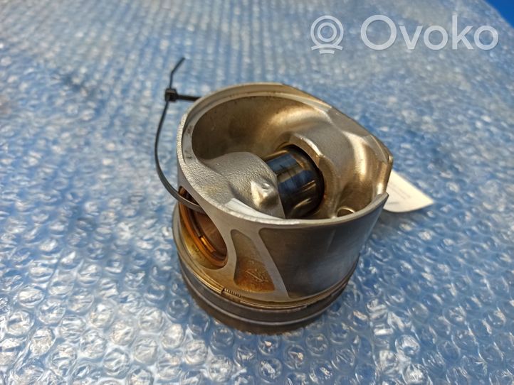 Mercedes-Benz Sprinter W906 Piston A6510301017