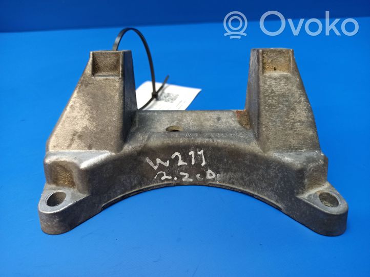 Mercedes-Benz E W211 Supporto di montaggio scatola del cambio A1402421340