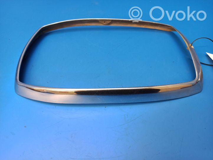 Mercedes-Benz COMPAKT W115 Rivestimento sotto il faro/fanale 100710