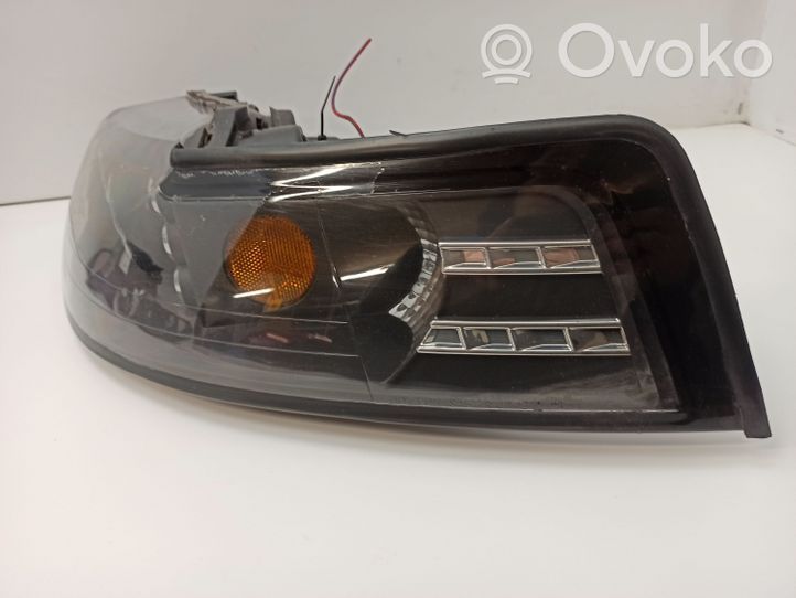 Ford Mustang IV Faro/fanale 016001001040
