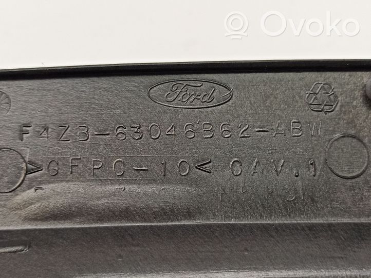 Ford Mustang IV Kojelaudan tuuletussuuttimen suojalista F4ZB63046B62ABW