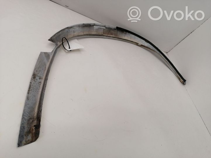 Mercedes-Benz S W116 Rivestimento passaruota anteriore 