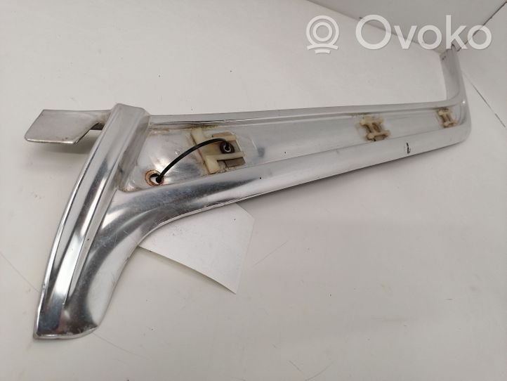 Mercedes-Benz S W116 Rivestimento parabrezza 