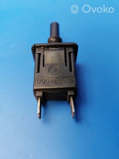 Mercedes-Benz E W123 Sensore del freno di stazionamento/freno a mano 0008213252