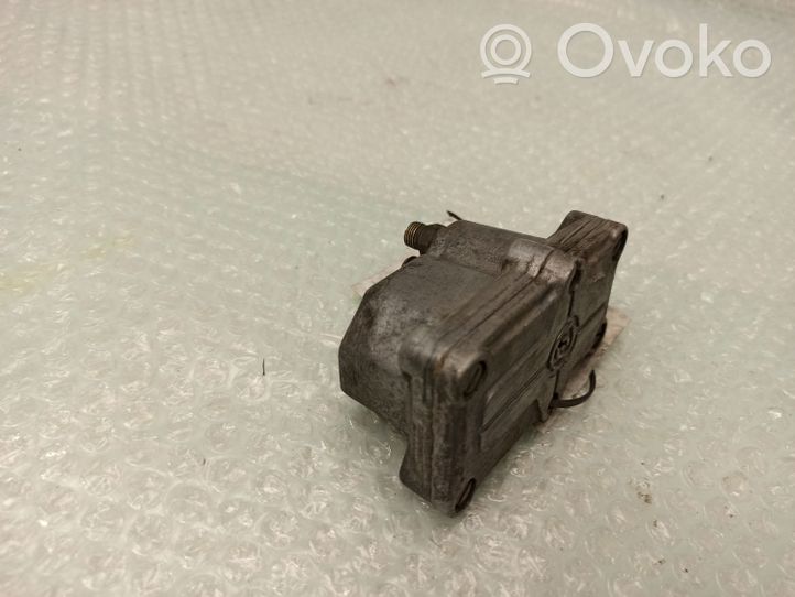 Mercedes-Benz E W123 Regolatore di pressione del carburante 0438140065