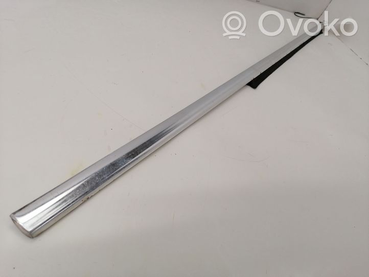 Mercedes-Benz E W123 Rivestimento modanatura del vetro della portiera posteriore W123