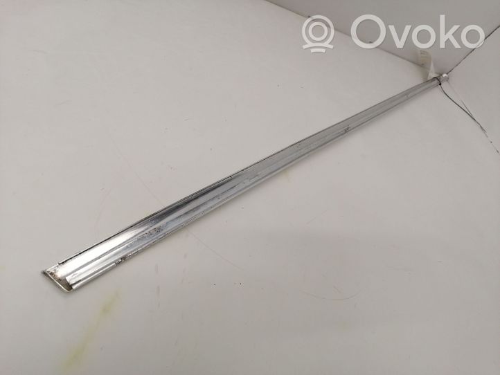 Mercedes-Benz E W123 Rivestimento modanatura del vetro della portiera posteriore W123