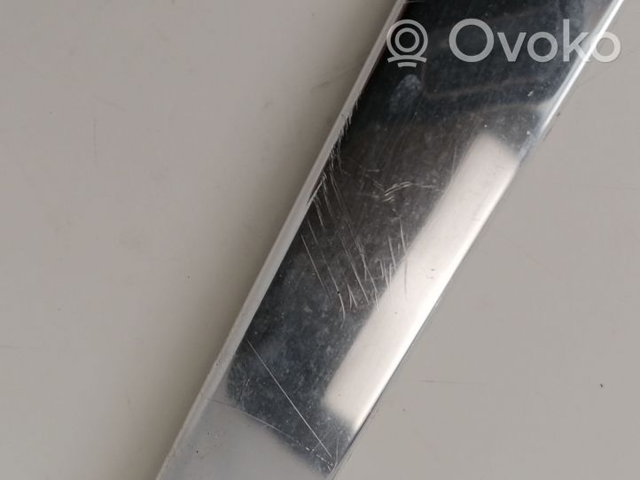 Mercedes-Benz E W123 Rivestimento modanatura del vetro della portiera posteriore W123