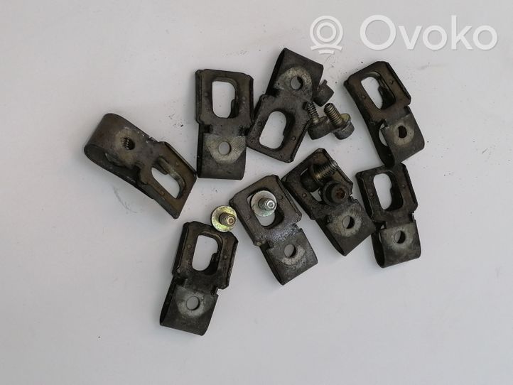 Mercedes-Benz 380 560SEC C126 Fuel Injector clamp holder 