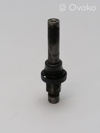 Mercedes-Benz 380 560SEC C126 Fuel injector 0437502035