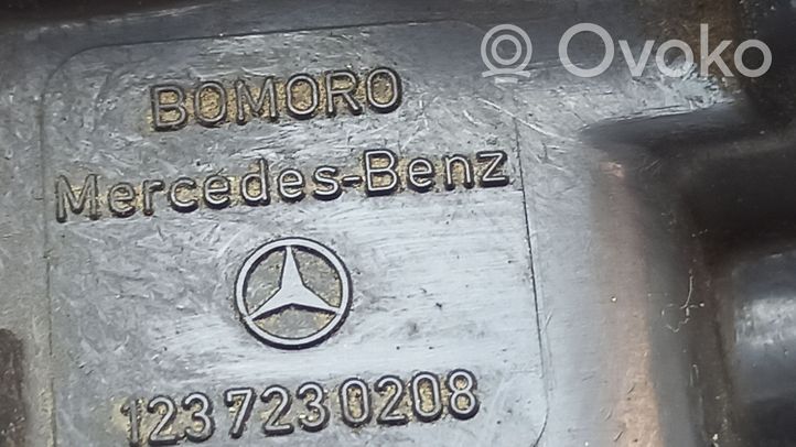 Mercedes-Benz E W123 Zamek drzwi przednich 1237230208