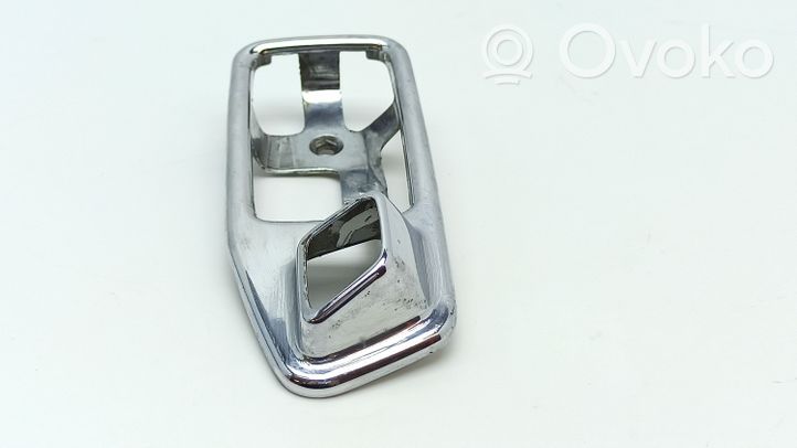 Mercedes-Benz E W123 Osłona klamki drzwi przednich 1167660211
