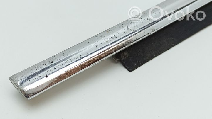 Mercedes-Benz E W123 Rivestimento modanatura del vetro della portiera anteriore 