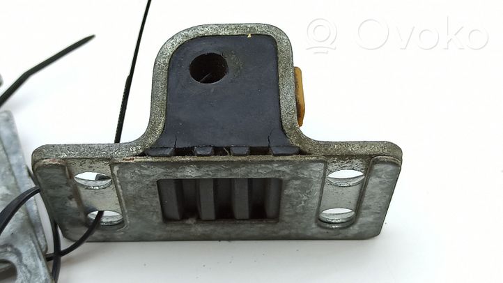 Mercedes-Benz E W123 Set di cerniere portiera anteriore 1237200037