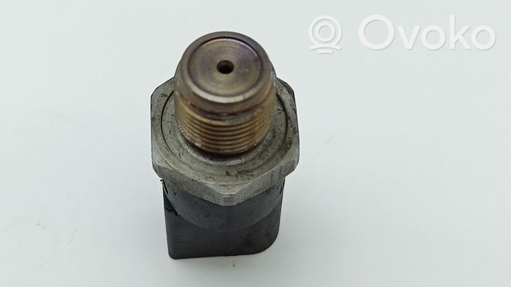 Mercedes-Benz E W211 Sensore di pressione del carburante 0281002504