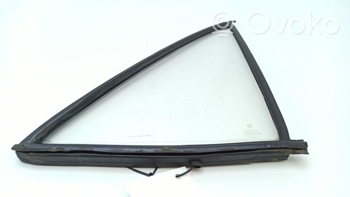 Mercedes-Benz 250 280 C CE W114 Vetro del deflettore posteriore 1157350224