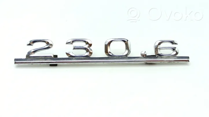 Mercedes-Benz 250 280 C CE W114 Ražotāja plāksnīte / modeļa burti 