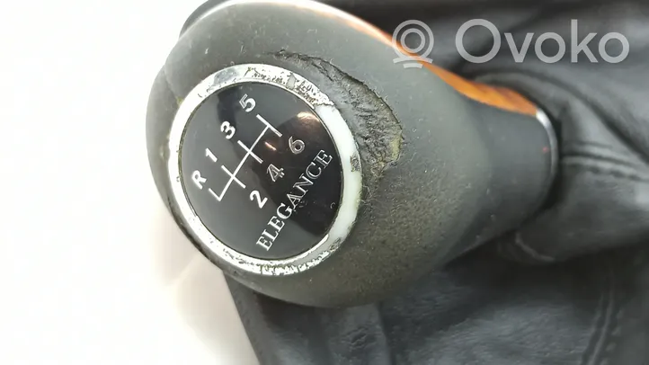 Mercedes-Benz E W211 Rivestimento in pelle/manopola della leva del cambio A2112674310