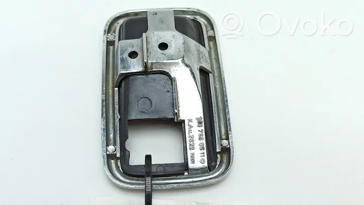 Mercedes-Benz COMPAKT W115 Cache de poignée de porte arrière 1087660511