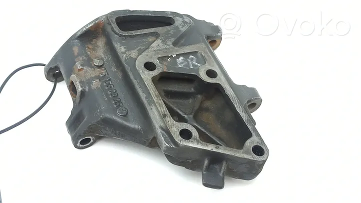 Mercedes-Benz COMPAKT W115 Кронштейн генератора 1151550935