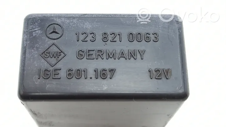 Mercedes-Benz COMPAKT W115 Lasinpyyhkimen rele 1238210063
