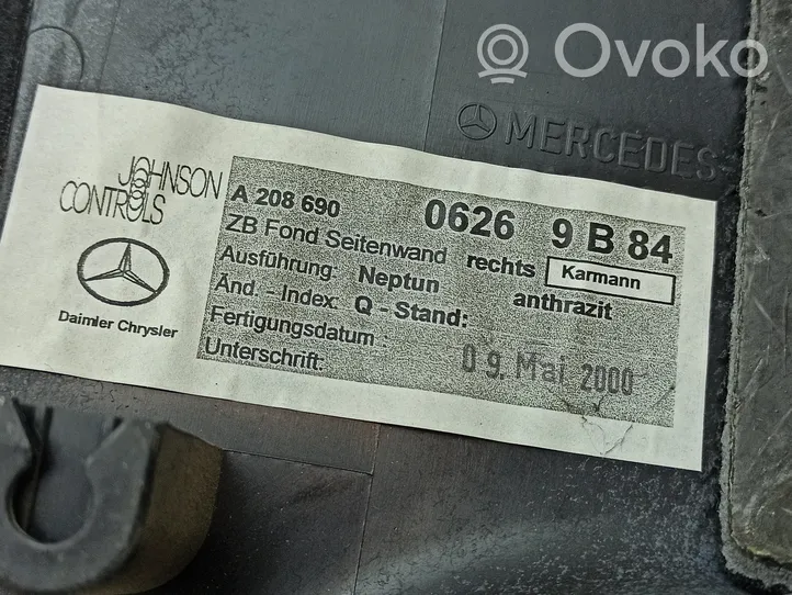 Mercedes-Benz CLK A208 C208 Dvidurio galinių vietų šoninis apdailos skydas A2086900626