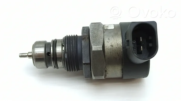 Jeep Grand Cherokee (WK) Regulator ciśnienia paliwa A6110780449