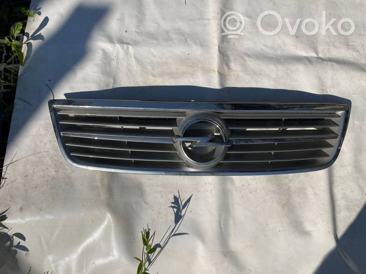 Opel Omega B2 Etupuskurin ylempi jäähdytinsäleikkö 09184938