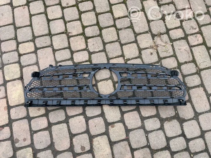 Mercedes-Benz B W246 W242 Grotelės viršutinės A2468880460