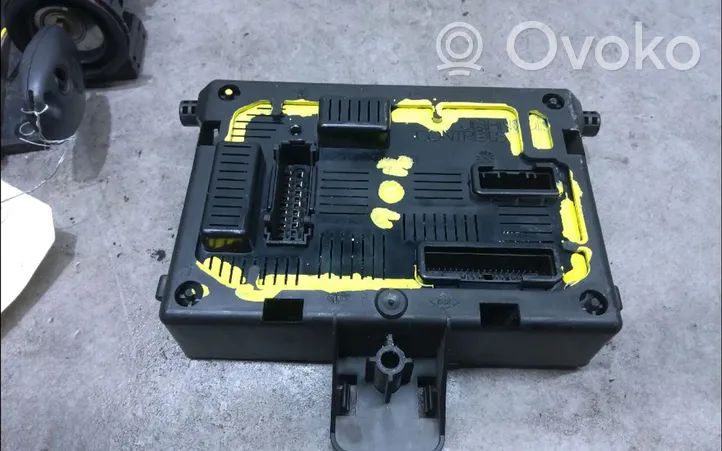 Renault Clio III Sterownik / Moduł ECU 8200909666