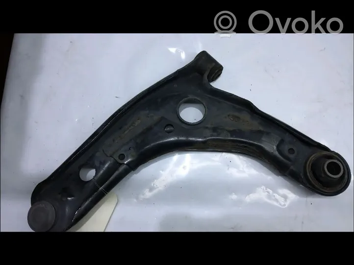 Toyota Yaris Braccio di controllo sospensione anteriore inferiore/braccio oscillante 