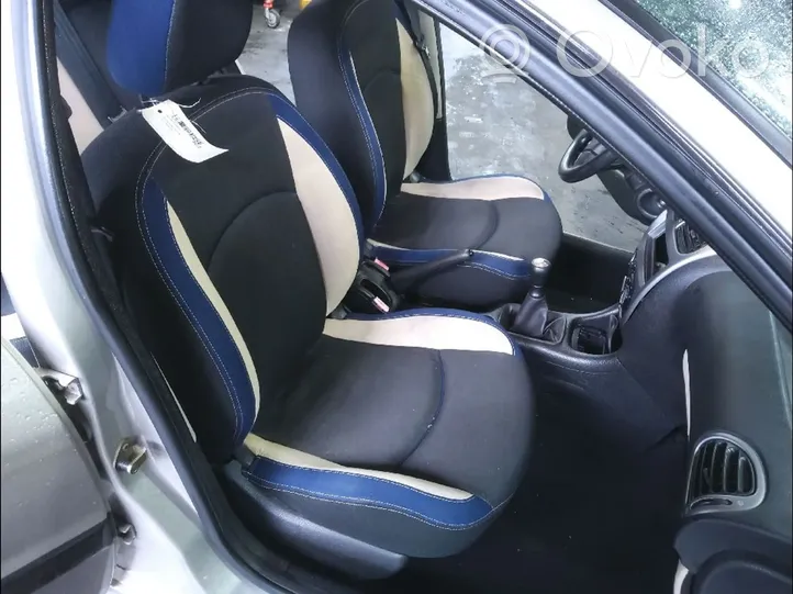Peugeot 206 Комплект салона komplektas 
