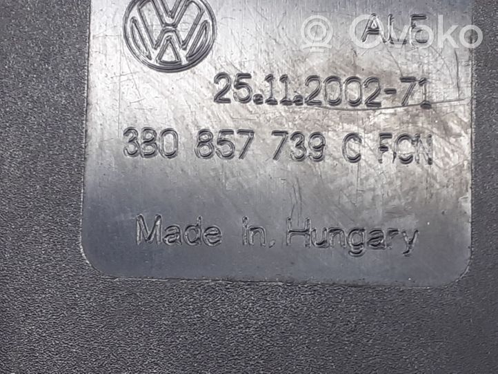 Volkswagen PASSAT B5.5 Fibbia della cintura di sicurezza centrale (posteriore) 3B0857739C