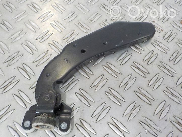 Mercedes-Benz Vito Viano W447 Guida/cerniera inferiore del rullo del portellone scorrevole A4477600647