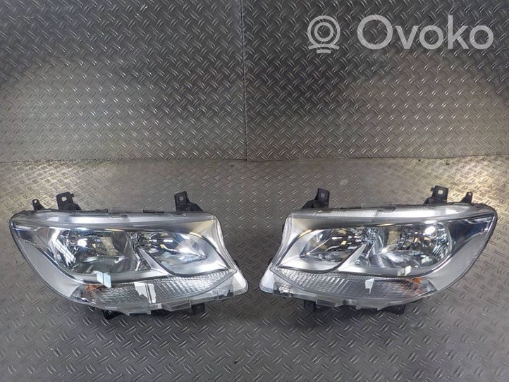 Mercedes-Benz Sprinter W907 W910 Lampy przednie / Komplet A9109060000