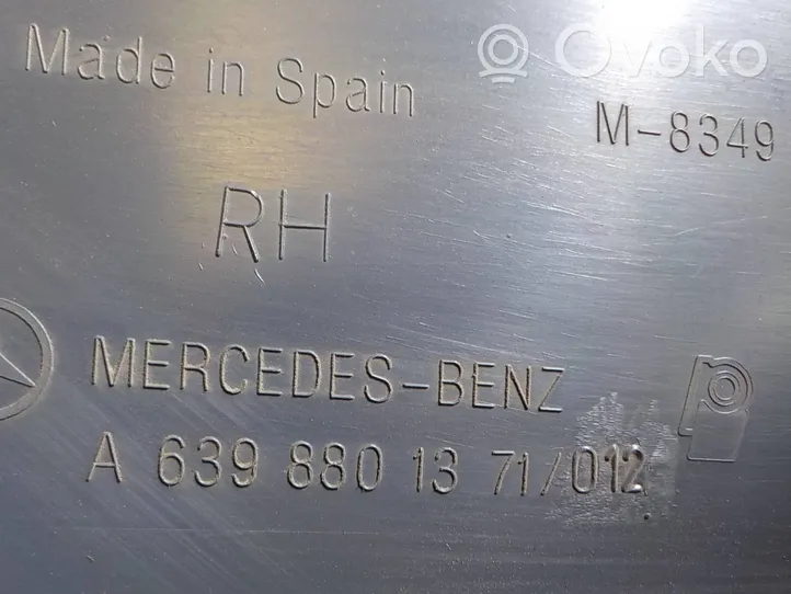 Mercedes-Benz Vito Viano W639 Takapuskurin kulmaosan verhoilu A6398801371