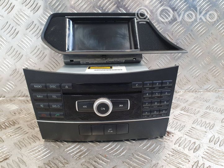 Mercedes-Benz E C207 W207 Panel / Radioodtwarzacz CD/DVD/GPS A2129003708