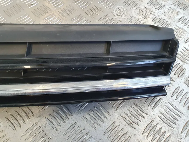 Volkswagen Golf VII Front bumper upper radiator grill 5G0853651CD