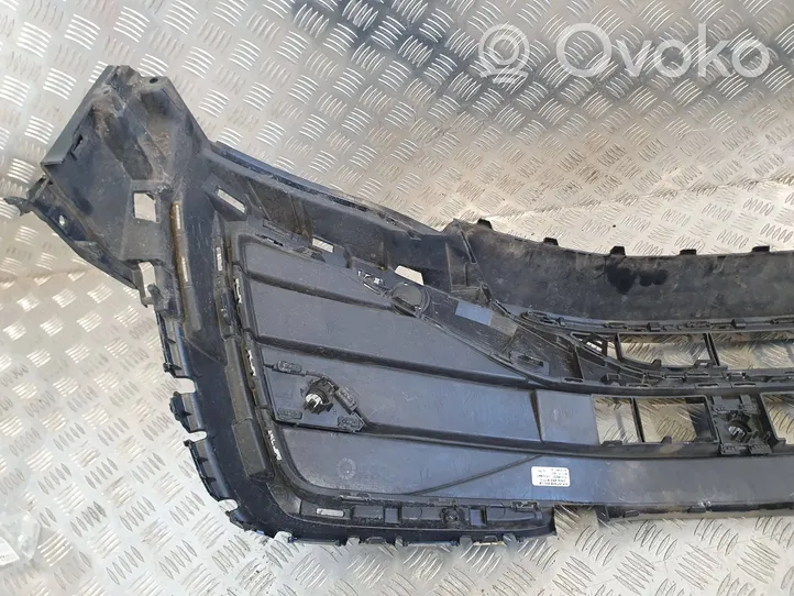 Volkswagen Tiguan Grotelės apatinės (trijų dalių) 5NN853677L