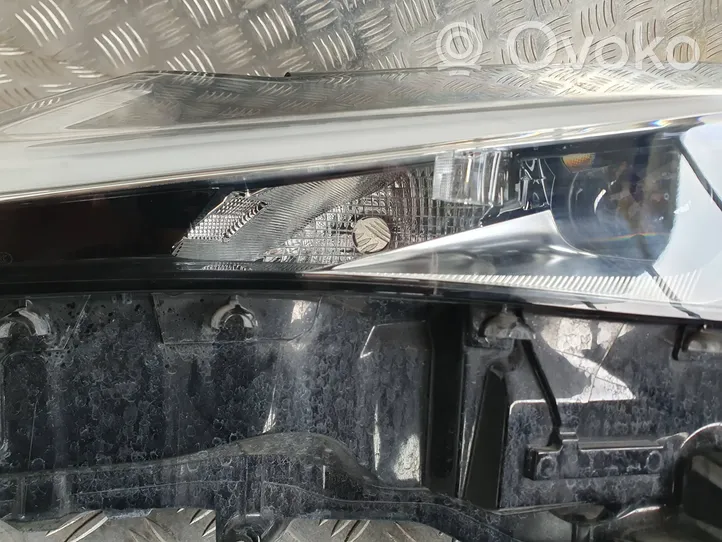 Lexus UX Lampa przednia 