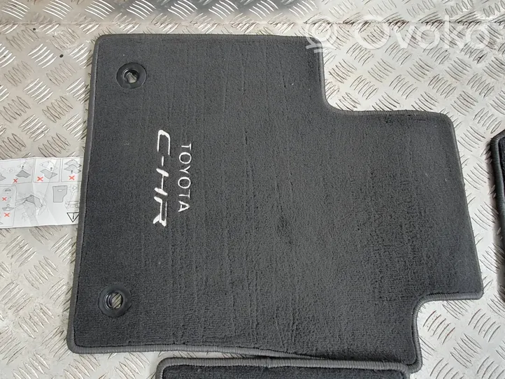 Toyota C-HR Set di tappetini per auto PW21010015