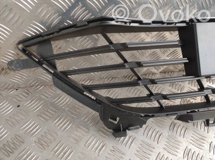 Renault Megane IV Grille inférieure de pare-chocs avant 622548476R