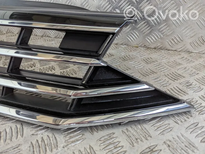 Volkswagen PASSAT B8 Grille calandre supérieure de pare-chocs avant 3C0853651