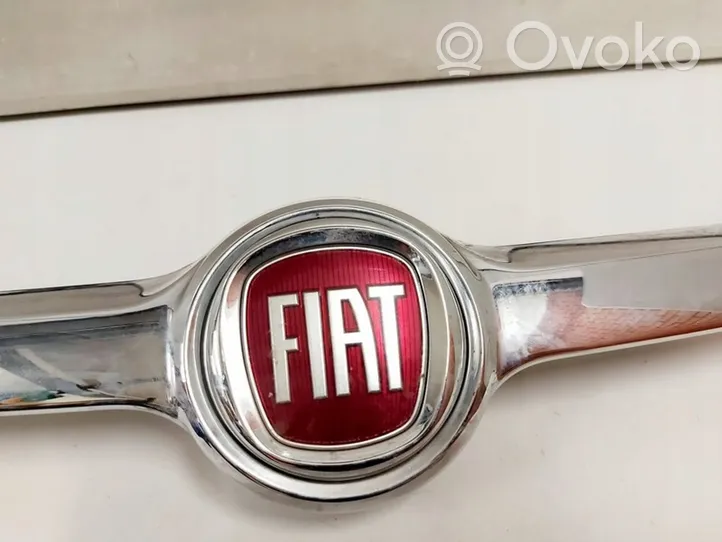 Fiat 500L Etupuskurin ylempi jäähdytinsäleikkö 735525816