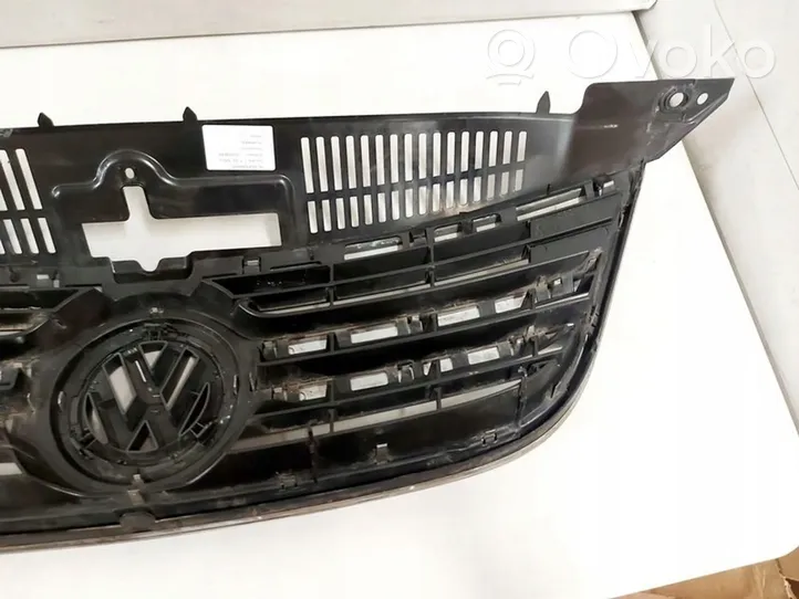 Volkswagen Tiguan Atrapa chłodnicy / Grill 5N0853653A