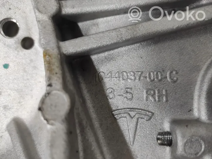 Tesla Model 3 Supporto per montante superiore anteriore 104403700C