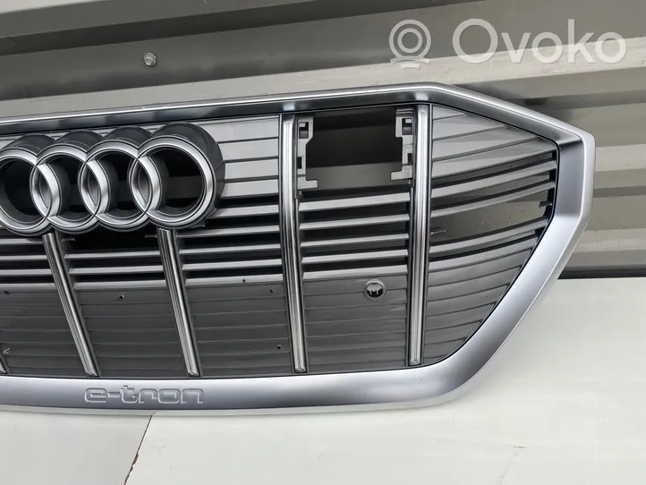 Audi e-tron Maskownica / Grill / Atrapa górna chłodnicy 4KE853651