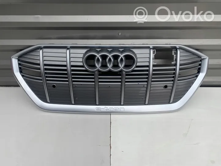 Audi e-tron Augšējais režģis 4KE853651